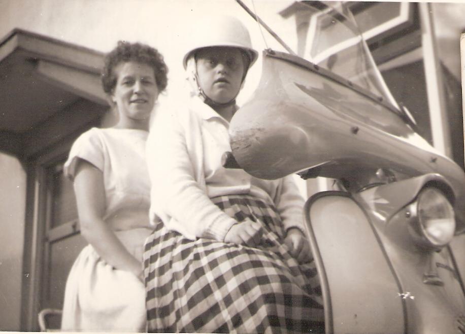 Edna May Bailey 1927 - 2010 & her sister Linda Joyce Beason