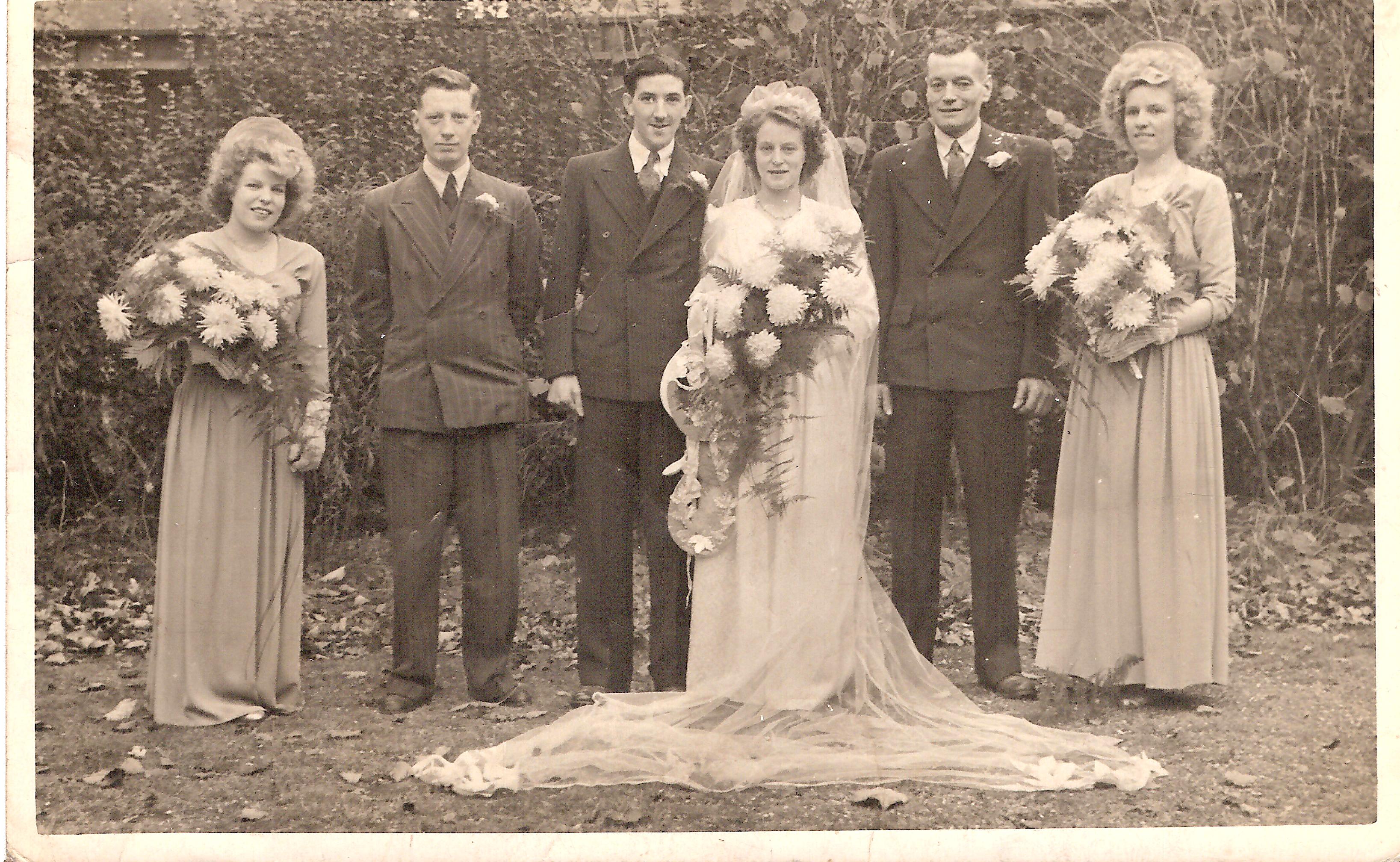 Edna May Bailey & James Benjamin Bailey on thier wedding day, with Edward (Eddie) Thompson, and Frank  Beason
